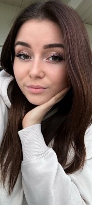 Sofia, a profile featured on the CallmeChat reference website